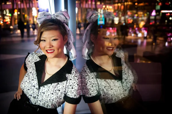 Las Vegas Strip senior portraits reflection photo of a senior girl at the Cosmopolitan in Las Vegas